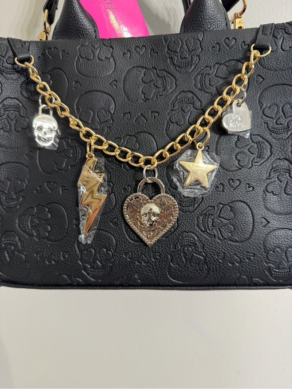 Betsey Johnson Xorea Deboss Skull Heart Chain Crossbody Mini Bag - Picture 2 of 10